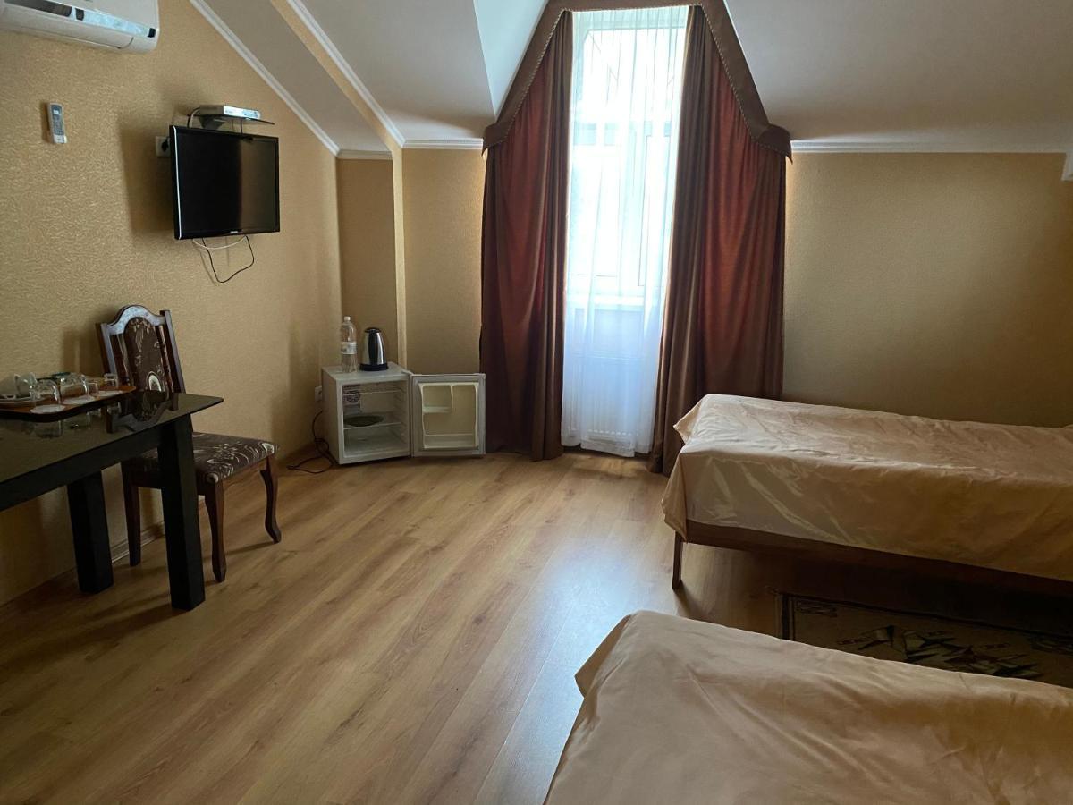 Гостинний Маєток Hotel Mila Kültér fotó