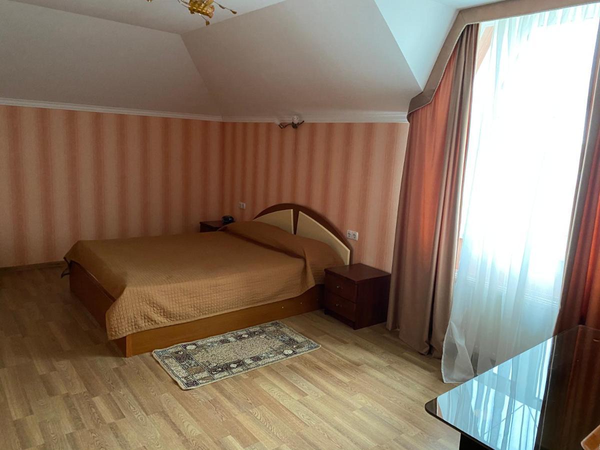 Гостинний Маєток Hotel Mila Kültér fotó