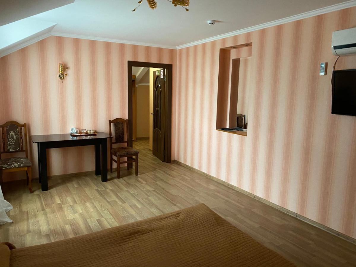 Гостинний Маєток Hotel Mila Kültér fotó
